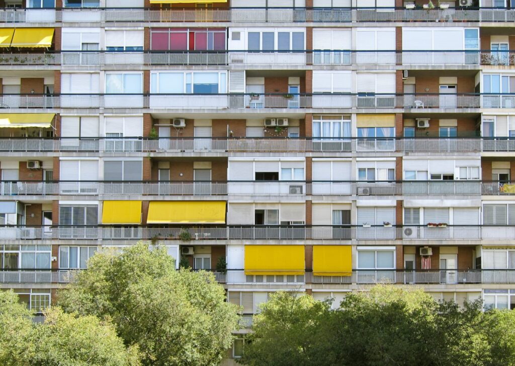 Edificio de viviendas en uno de los mejores barrios para vivir en Ferrol
