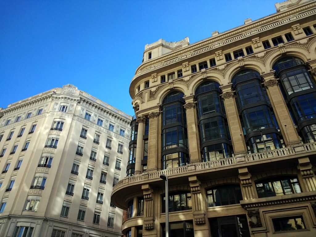 Edificios en España: inmobiliarias de bancos